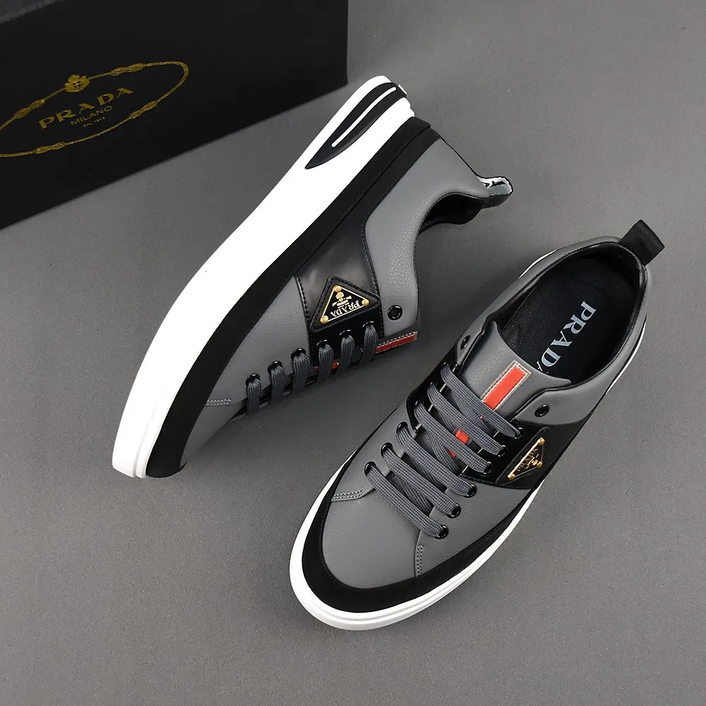 PP400🌻🌻🌻【Prada·PRADA】set off the audience! An international brand that is constantly innovating. This men's casual shoe is the original version. It is made of cowhide leather at a ratio of one to one at the store. It has leather feet and rubber non-slip outsole. It is breathable and comfortable. Quality speaks for itself. 👄38-44